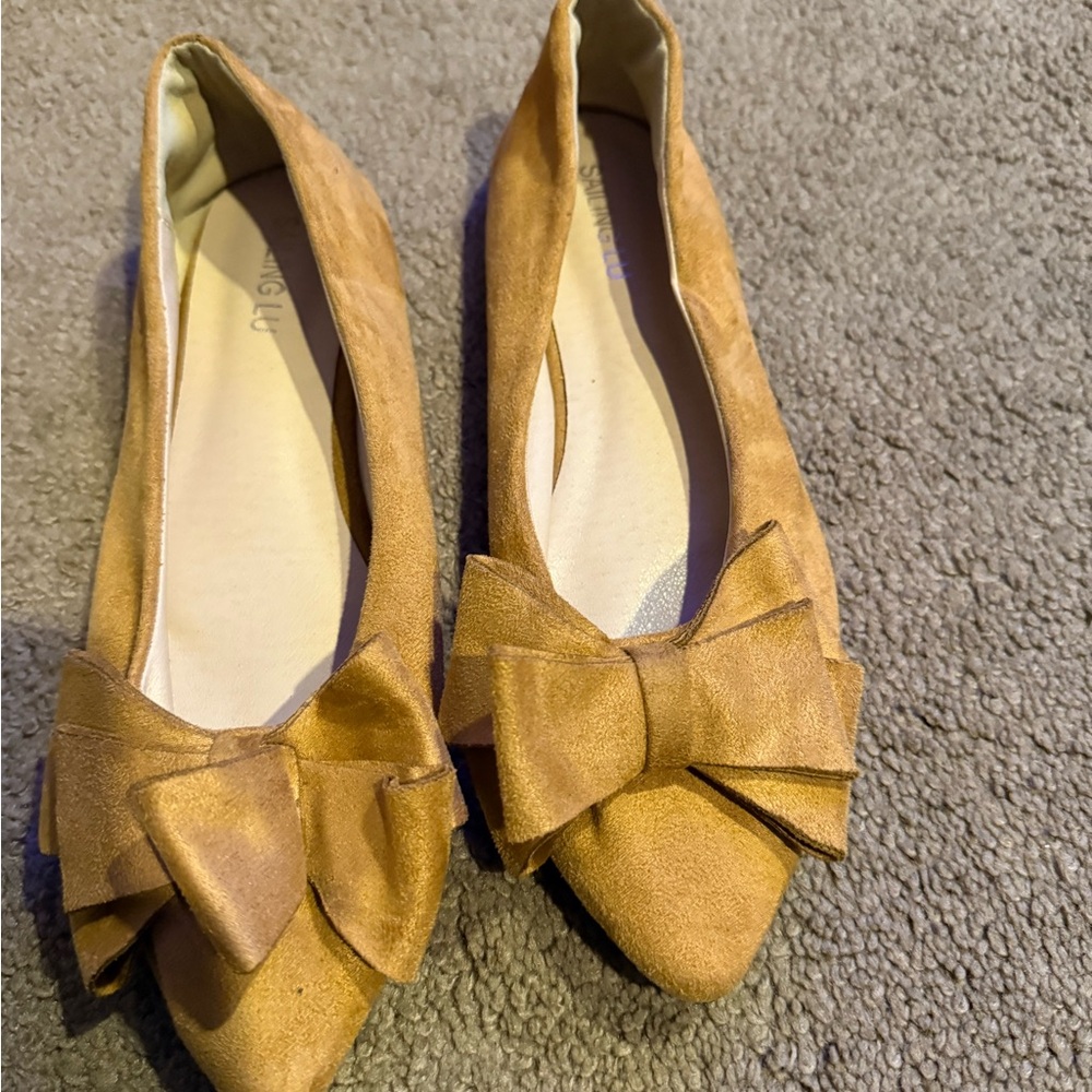 Elegant Tan Bow Flats